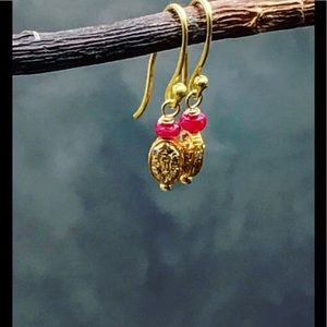 Dainty diamonds 18 karat gold & Ruby earrings